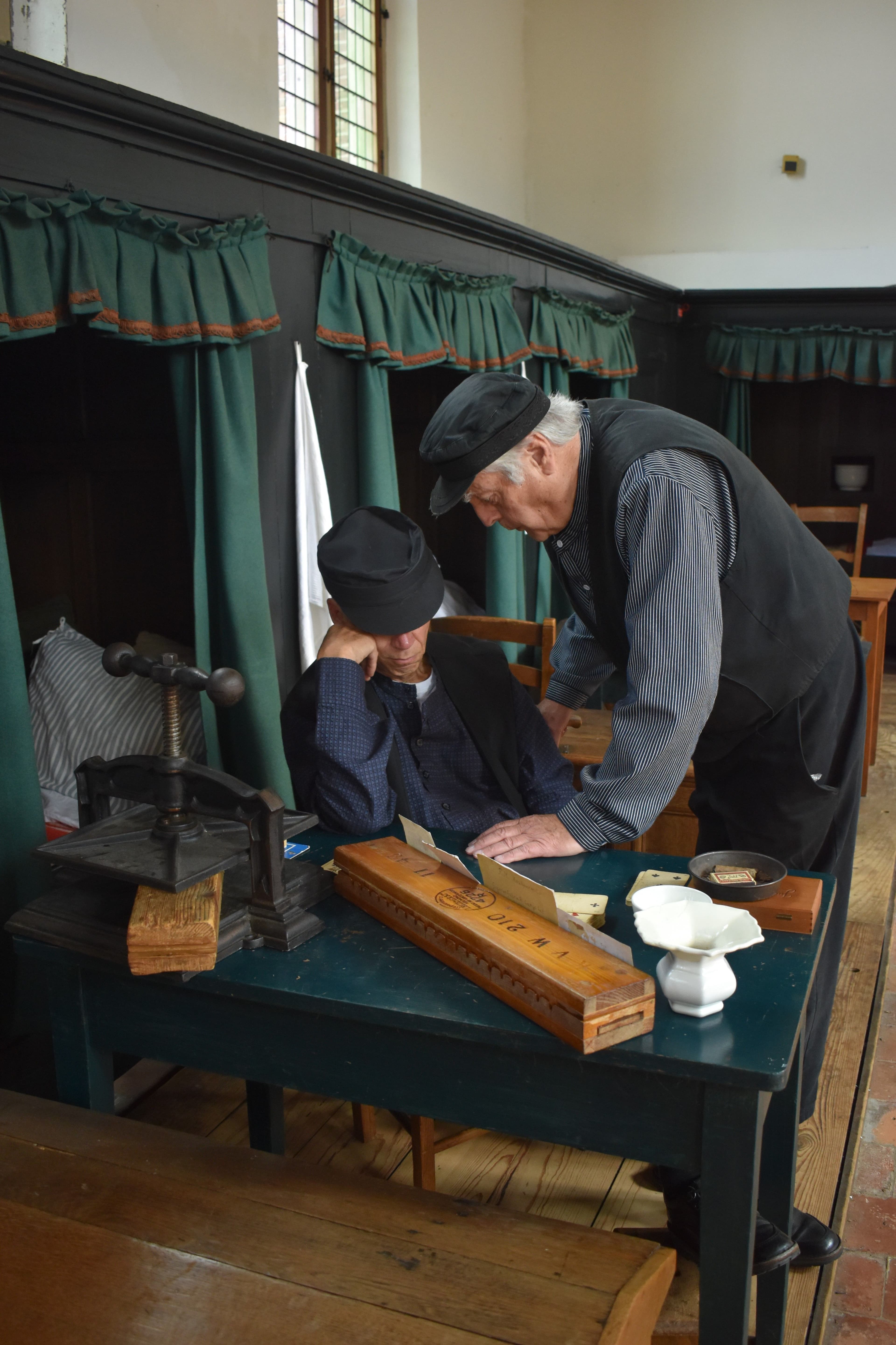 Levende Historie van twee mannen in De Mannenzaal. De foto is gemaakt door Jolanda van Rijssen